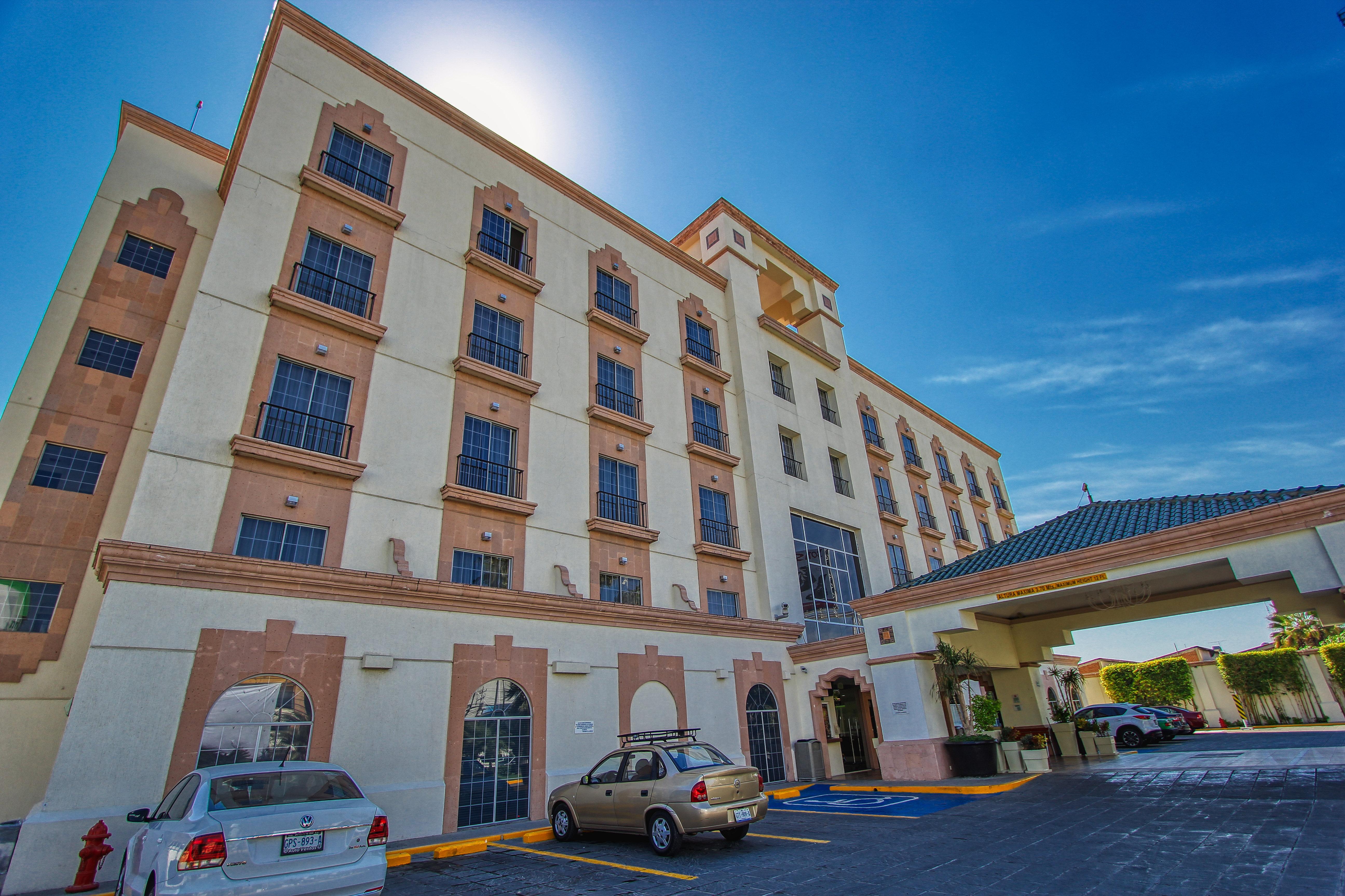 Holiday Inn Leon, An Ihg Hotel Exterior photo